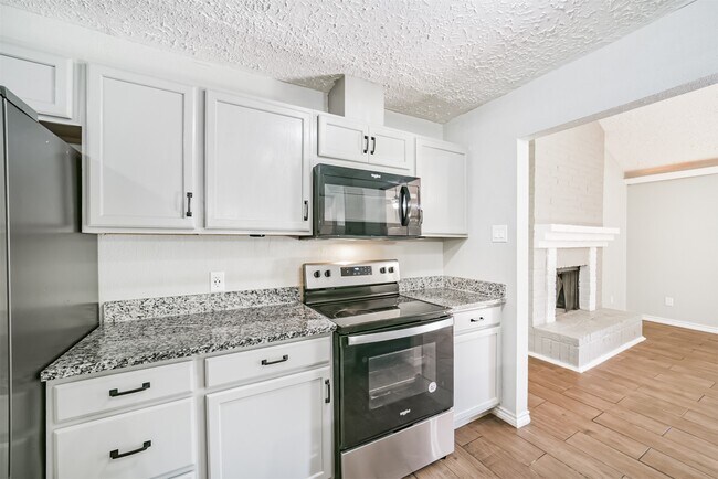 Building Photo - 22203 Fincastle Dr