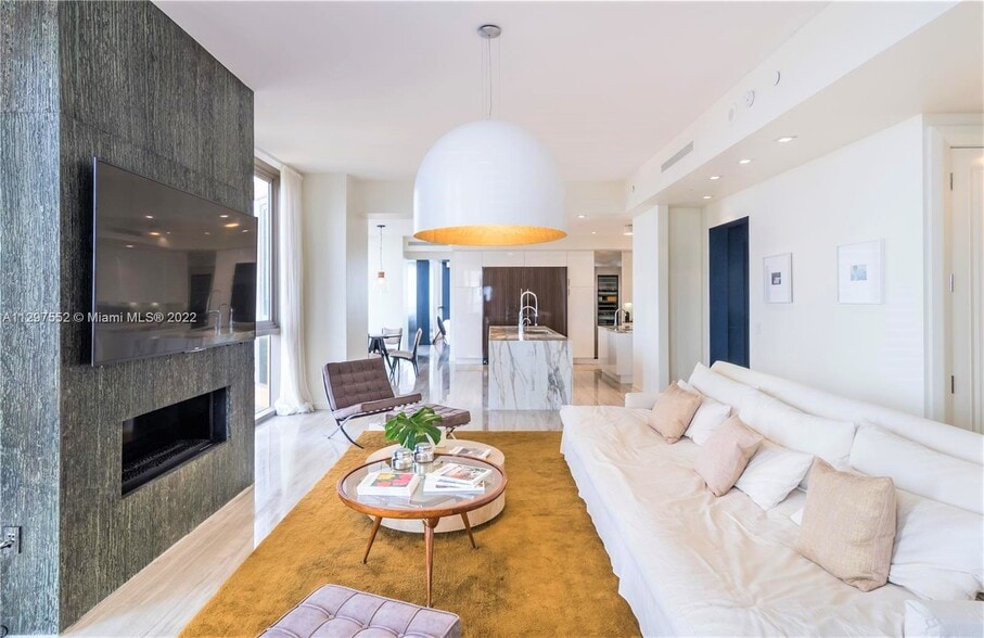 Building Photo - 17749 Collins Ave