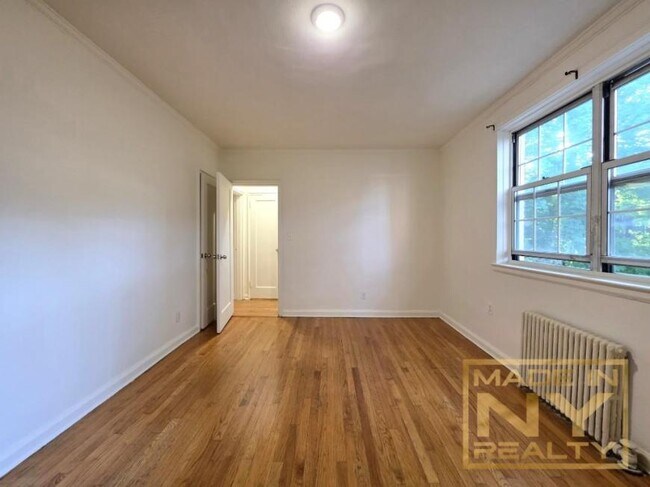 Building Photo - 1 bedroom in Kew Garden Hills NY 11367