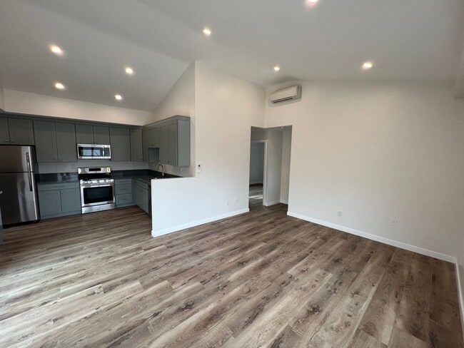 Building Photo - West 10th Escondido Triplex