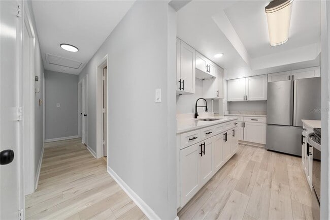 Building Photo - 1034 Falcon St