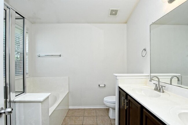 Building Photo - 2112 Mir Woods Dr