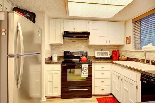 Building Photo - 2311 Vassar Ct