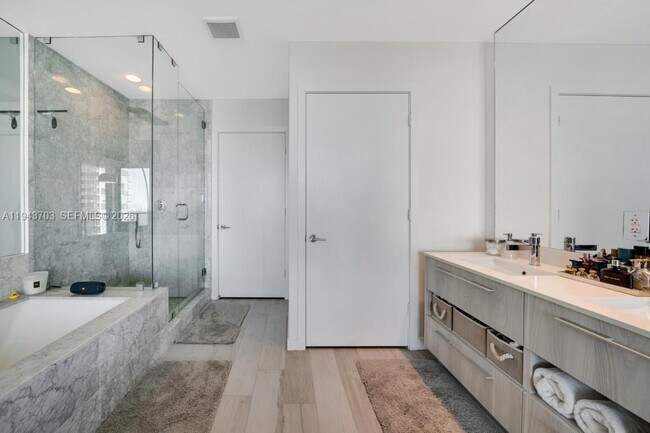 Building Photo - 480 NE 31st St