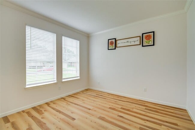 Building Photo - 1810 Oakleaf Cir