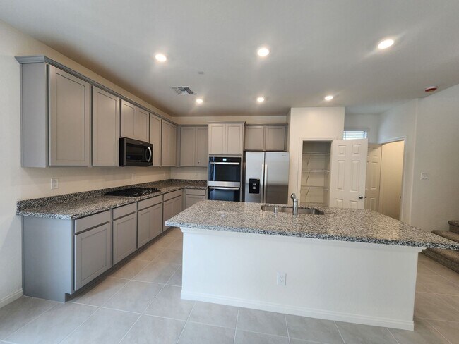 Building Photo - WOW Four Bedroom in North Summerlin!