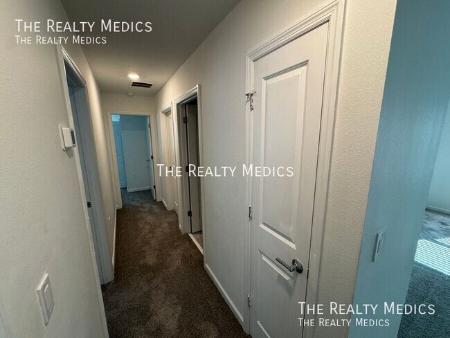 Building Photo - 554 Jett Ln