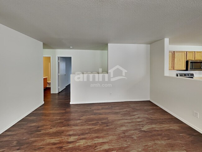 Building Photo - 1212 E Renegade Trl