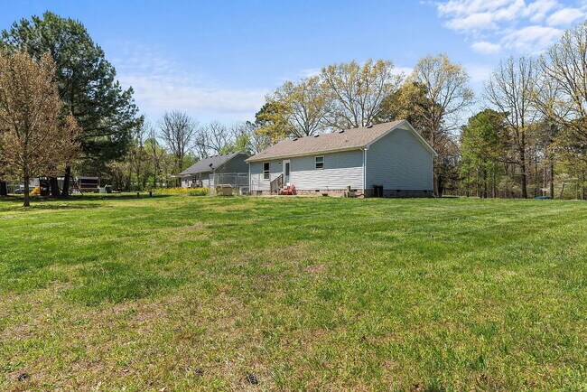 Building Photo - Move-In Ready Cottage on 1.36 Acres with L...