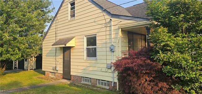 Building Photo - 5025 Henry St