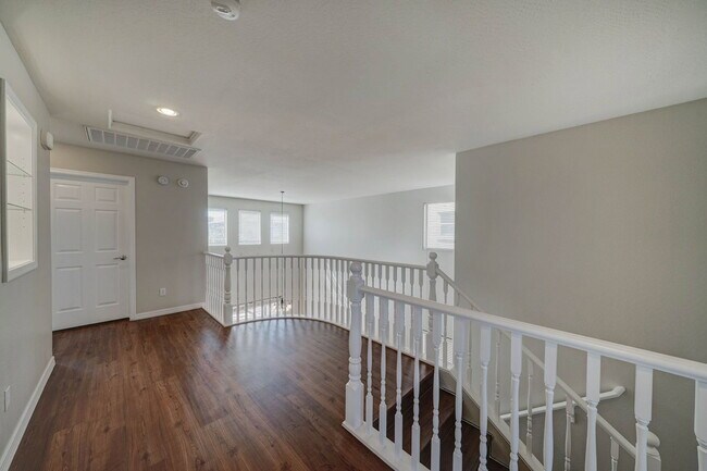 Building Photo - 2143 W Marconi Ave