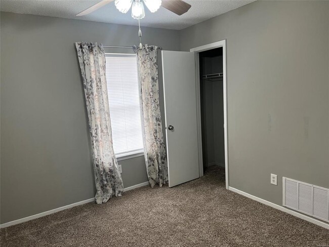 Building Photo - 1705 Deatsville Hwy