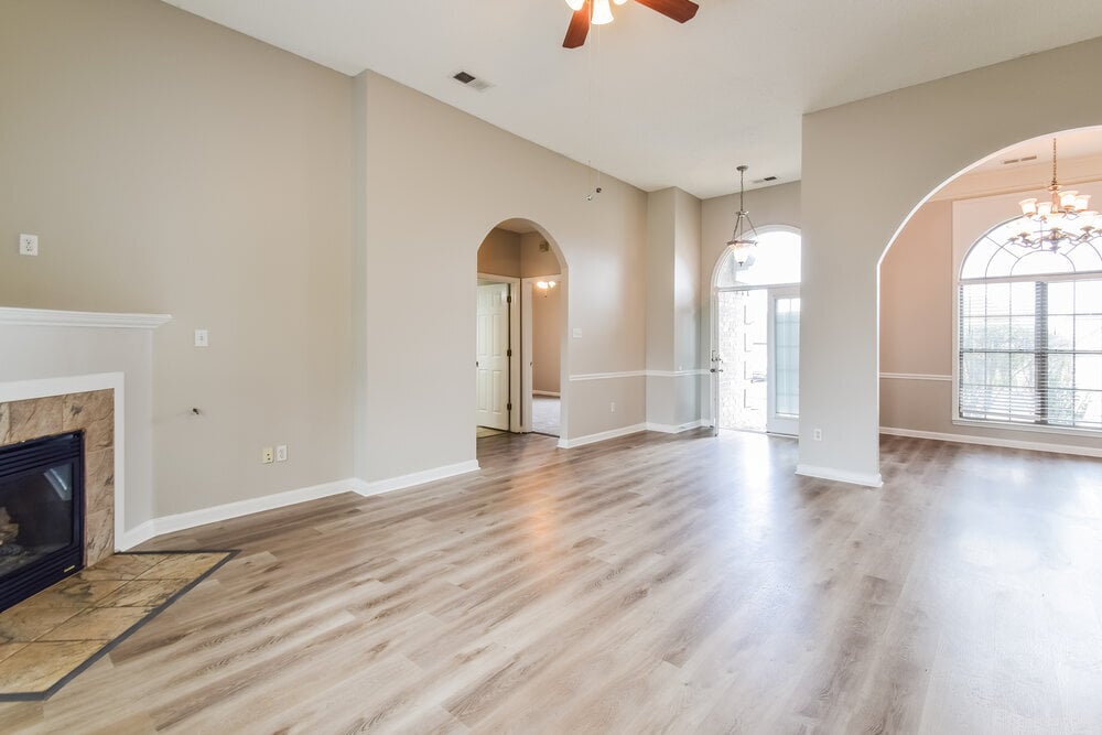 Building Photo - 1573 Golden Oaks Loop N