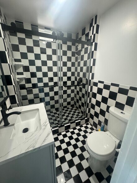 Building Photo - 1121 La Puerta St