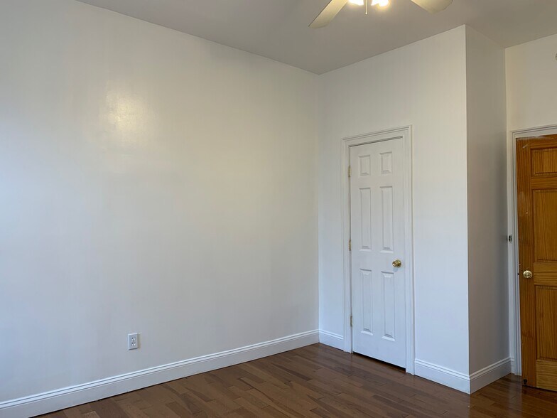 Bedroom #1 - 985 Hart St