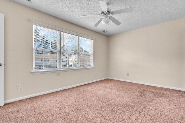 Building Photo - 57 Pirates Cove Dr