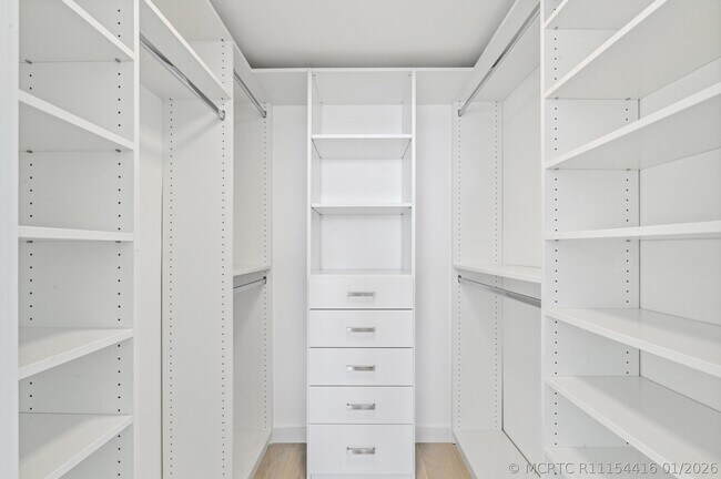 Building Photo - 2600 N Flagler Dr