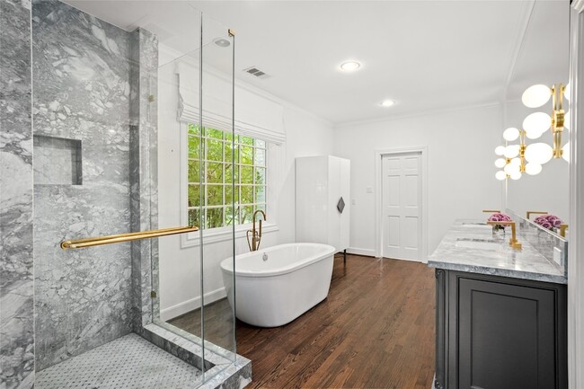 Building Photo - 5527 Briar Dr