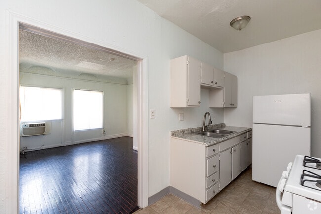 112 S Occidental Blvd - Occidental Court