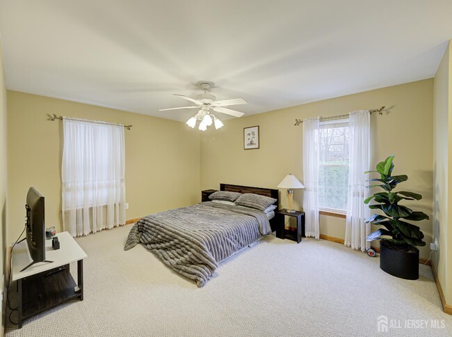 Building Photo - 357 George St