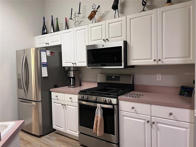 Building Photo - 6841 SW 80th Dr