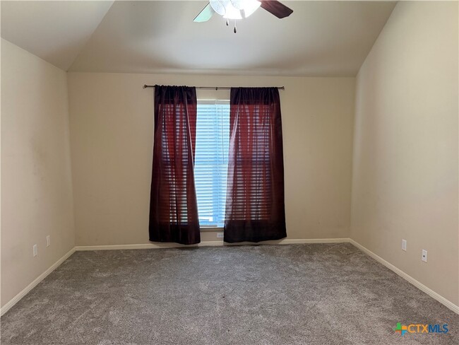 Building Photo - 5811 Alexandria Dr