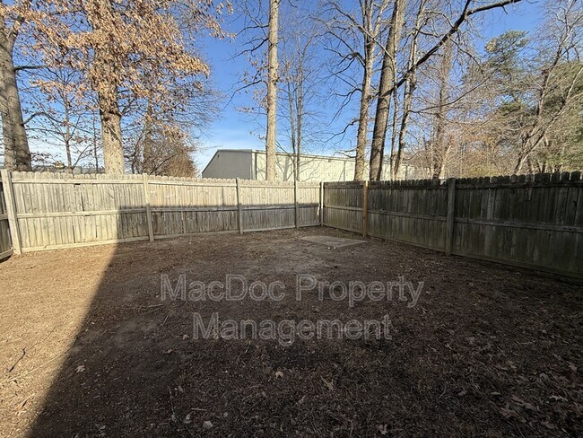 Building Photo - 733 Bellows Ave