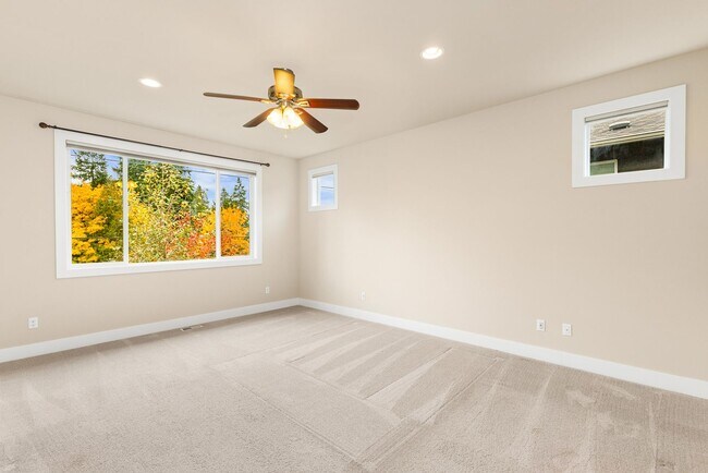 Building Photo - Gorgeous Tons of Upgrades 3 Bedroom Loft &...