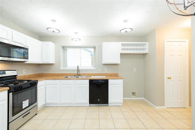 Building Photo - 2823 Allyson Ln