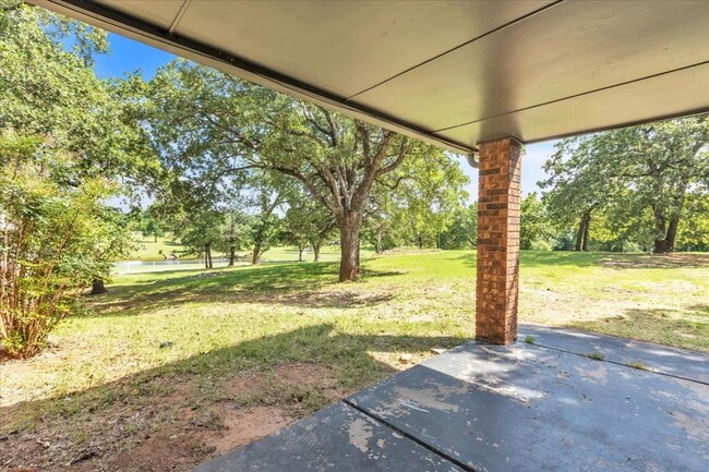 Building Photo - 9710 N Oak Cliff Dr