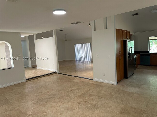 Building Photo - 20605 NE 9th Ct