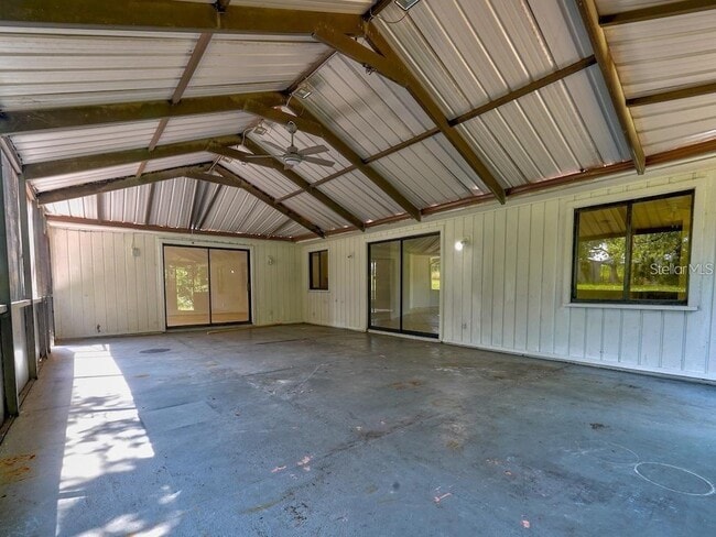 Building Photo - 5 N Lakeview Dr