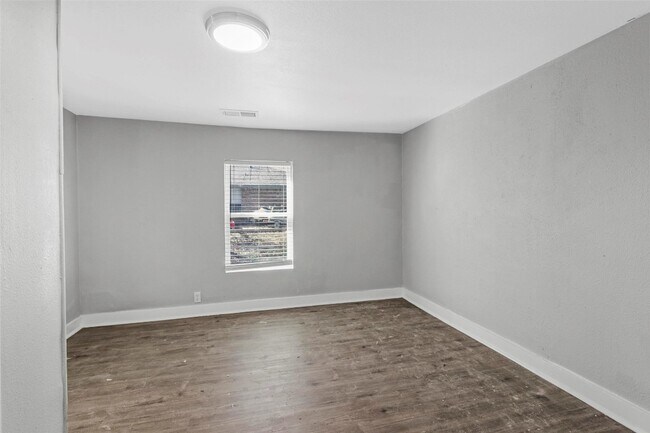 Building Photo - 920 Dubois St