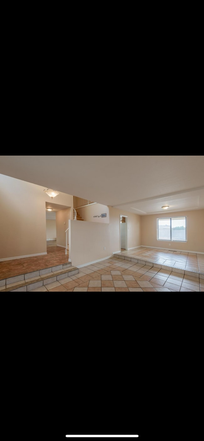 Building Photo - 10417 La Paz Dr