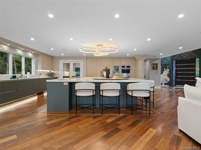 Building Photo - 5 N Hills Rd