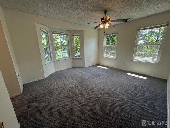 Building Photo - 128 Albury Way