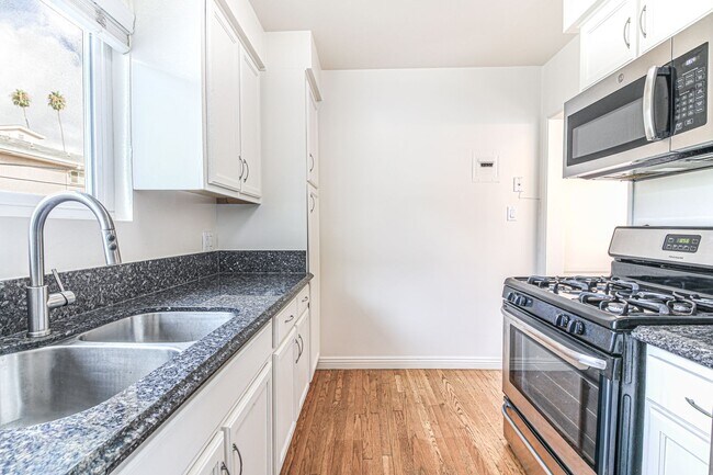 Interior Photo - 1801 N. Harvard Blvd