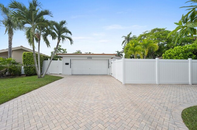 Building Photo - 4506 W Tradewinds Ave