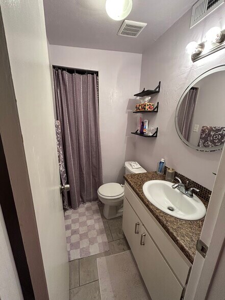 Building Photo - 2625 S Lands End Rd