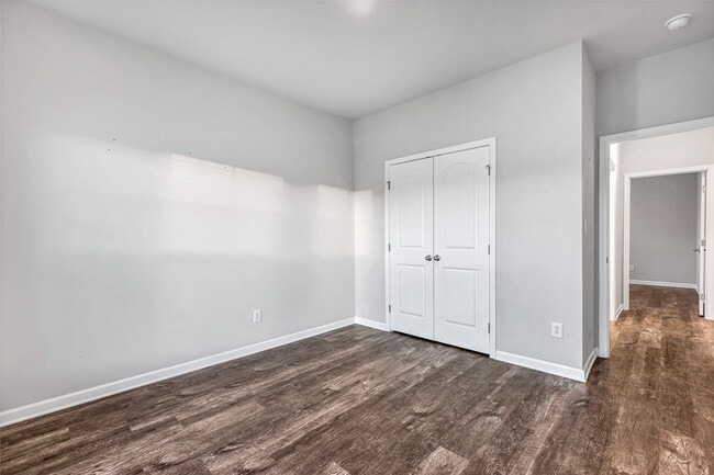Building Photo - 303 Ivyleaf Dr