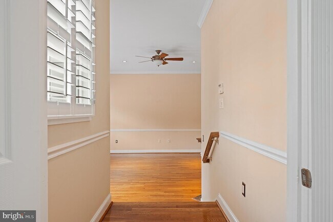 Building Photo - 5905 Lone Oak Dr