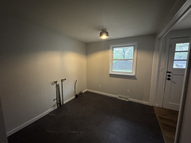 Building Photo - 1110 E Pin Oak Dr