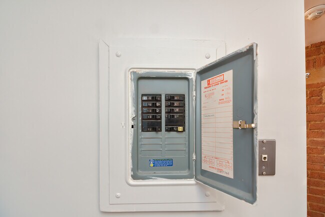 Building Photo - 99 Fulton St