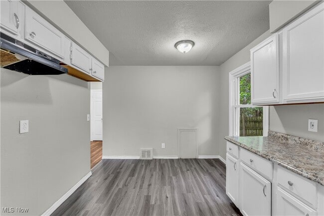 Building Photo - 4472 E 156th St