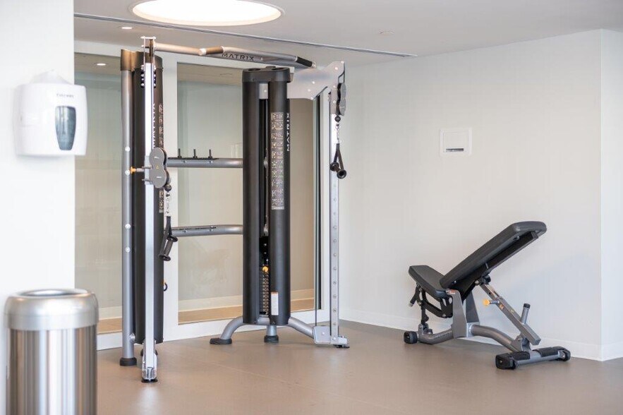 Building Photo - 1424 Columbia Rd