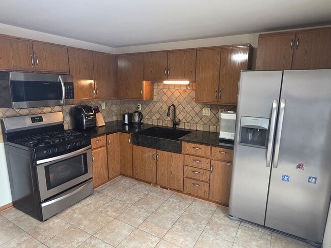 Building Photo - Updated 3 bedroom Kenosha home