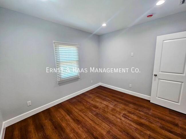 Building Photo - 1551 W 103rd St
