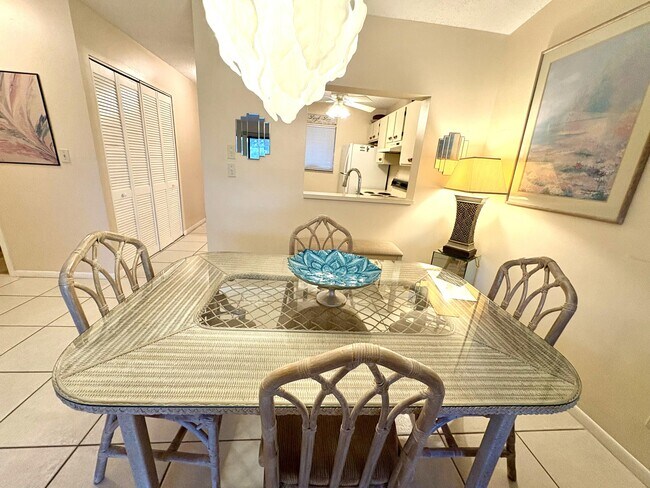 Building Photo - 9485 Boca Cove Cir