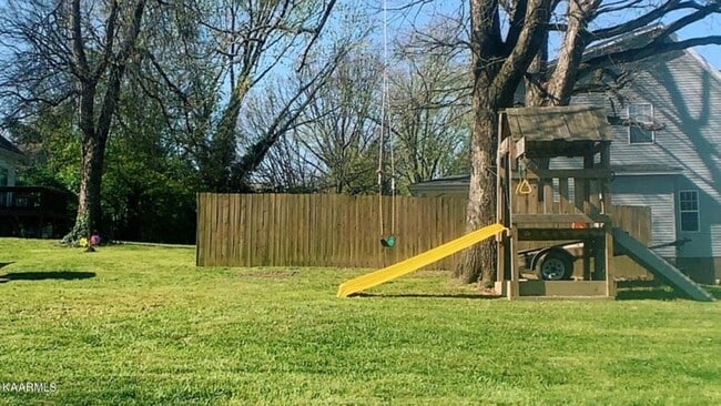 Building Photo - Maryville 37804 - 3 bedroom, 1.5 bath home - Call Troy Adams  865-233-6949