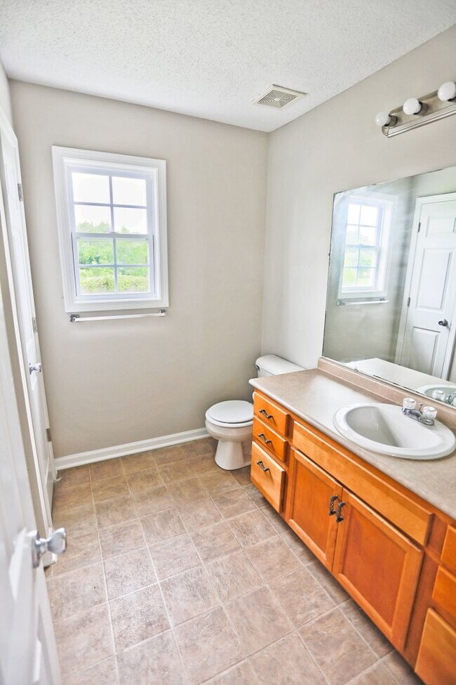 Building Photo - 1276 Archwood Dr